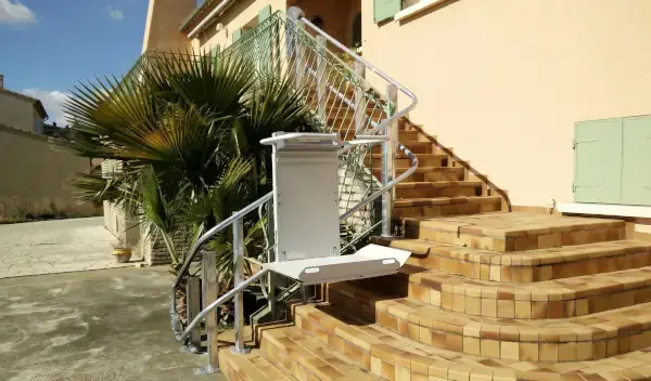 Plateforme monte-escalier tournant Extrema SLIM